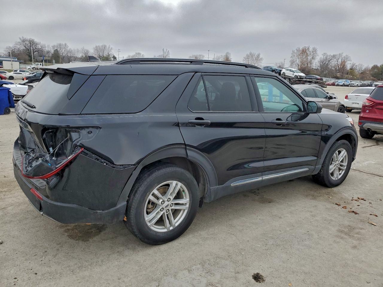 2021 FORD EXPLORER XLT photo 3