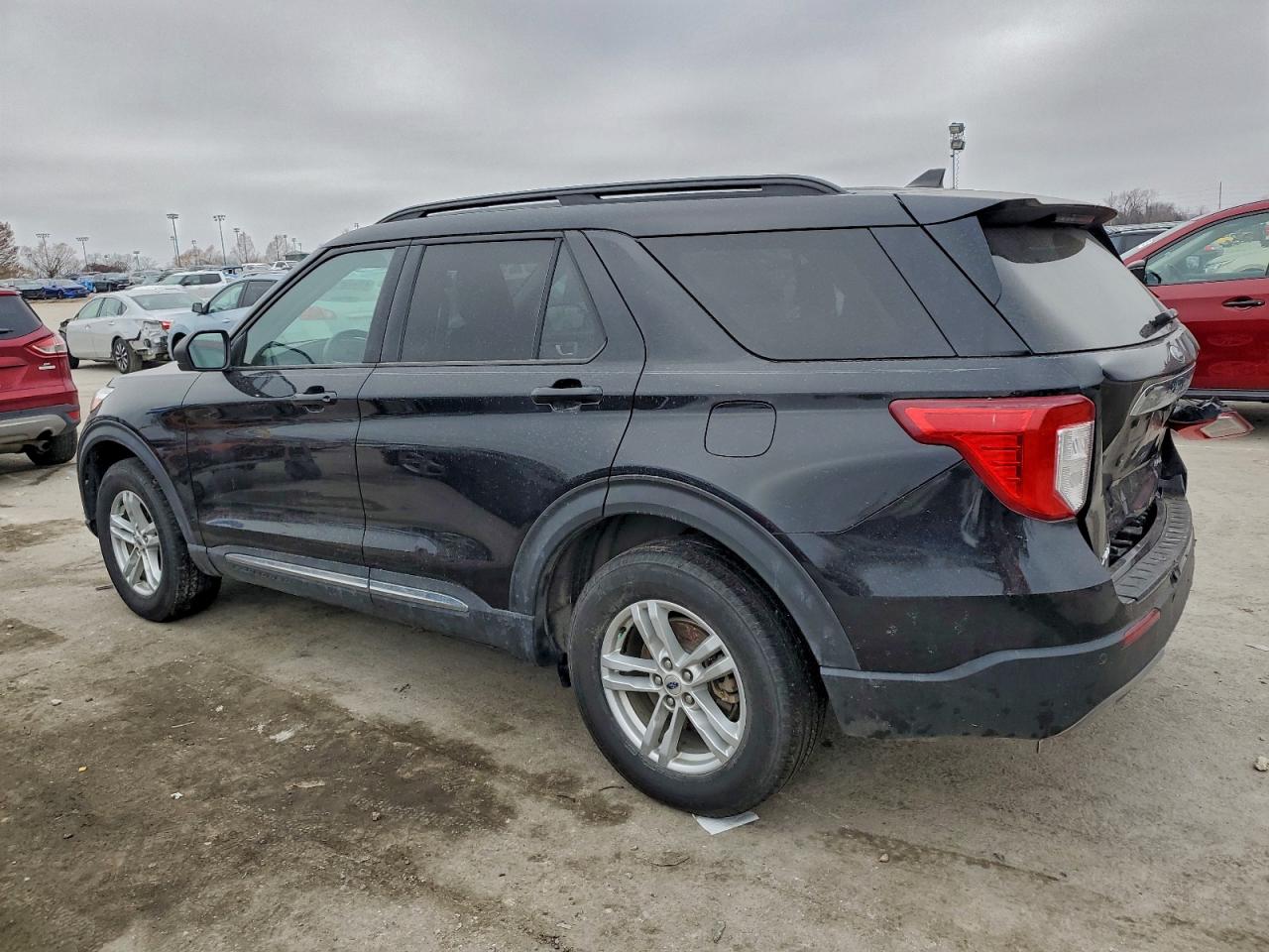 2021 FORD EXPLORER XLT photo 2