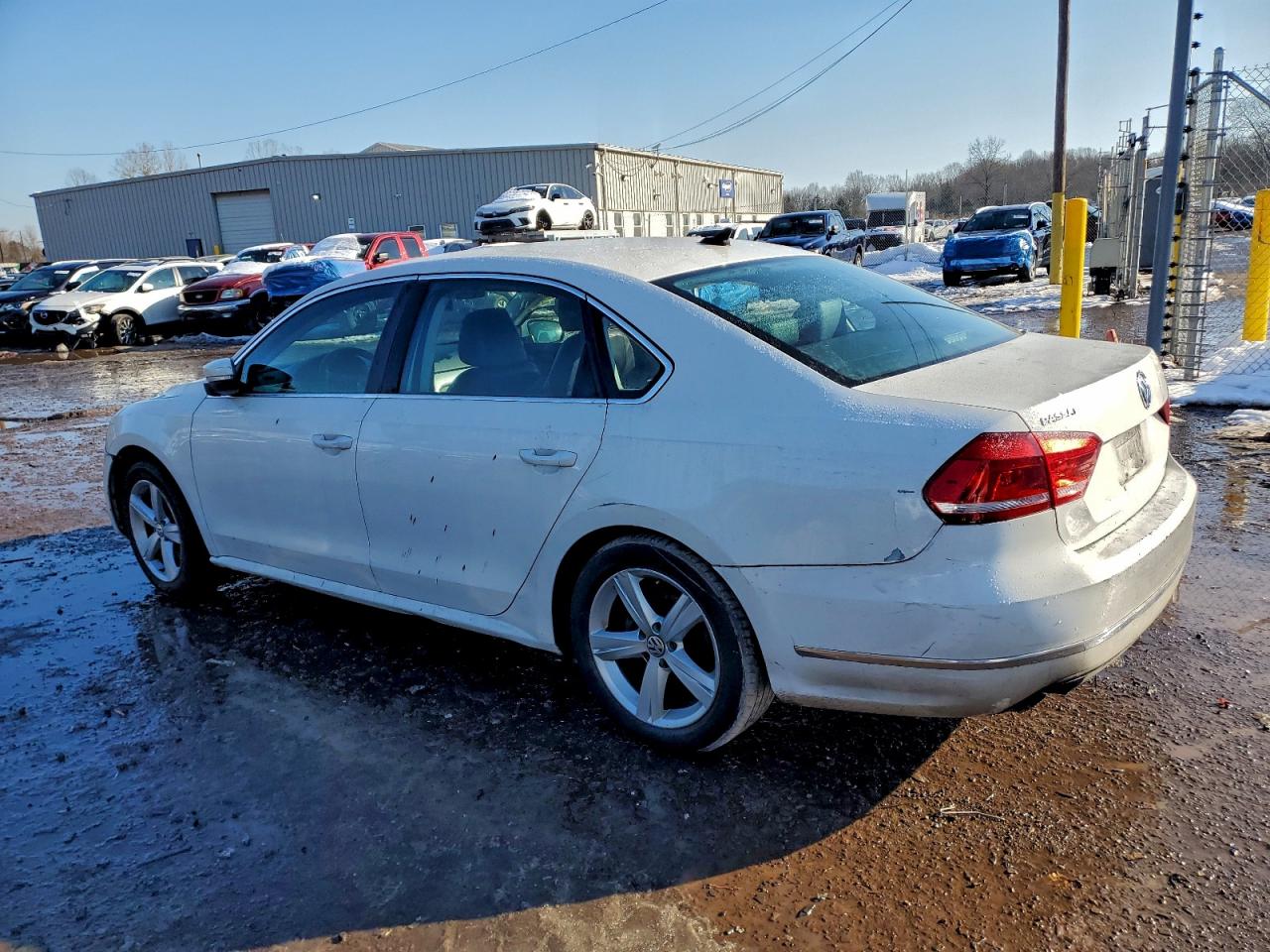 2015 VOLKSWAGEN PASSAT S photo 2