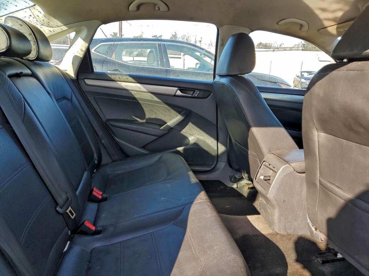 2015 VOLKSWAGEN PASSAT S photo 10