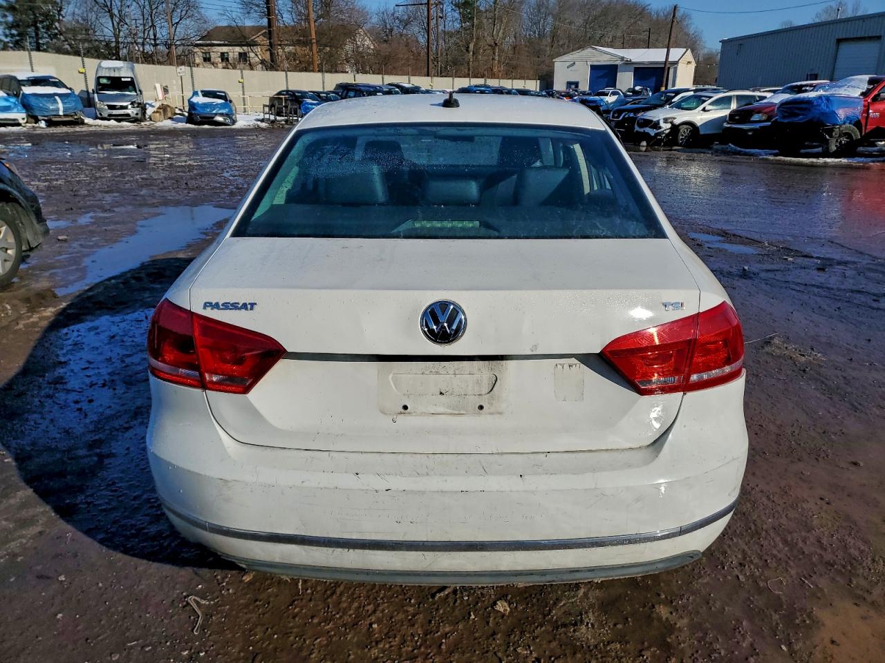 2015 VOLKSWAGEN PASSAT S photo 6