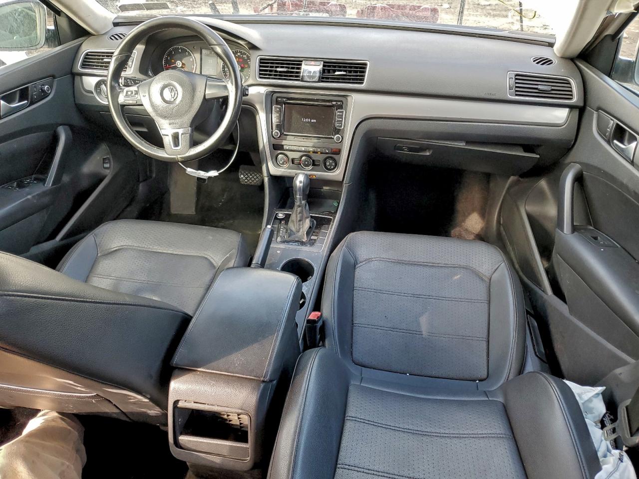 2015 VOLKSWAGEN PASSAT S photo 8