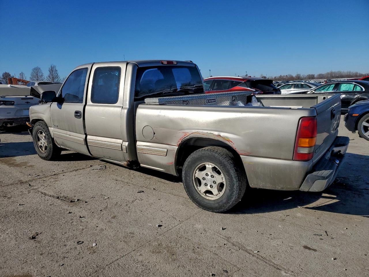 2002 CHEVROLET SILVERADO C1500 photo 2