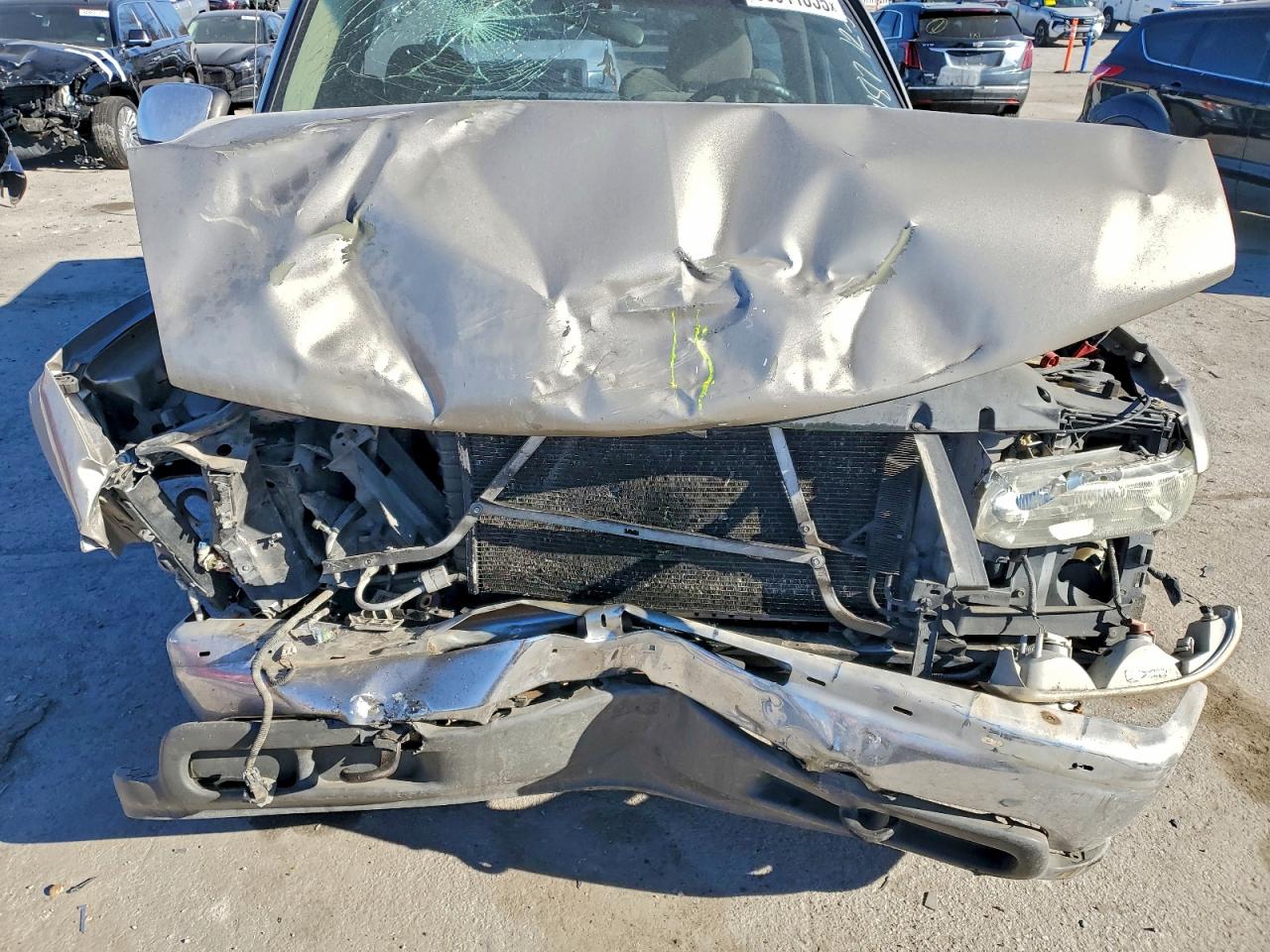 2002 CHEVROLET SILVERADO C1500 photo 11