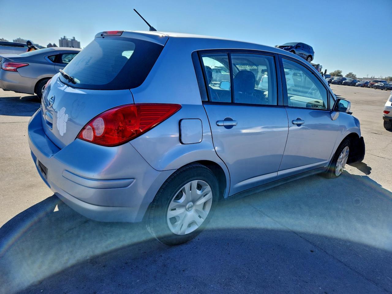 2011 NISSAN VERSA S photo 3