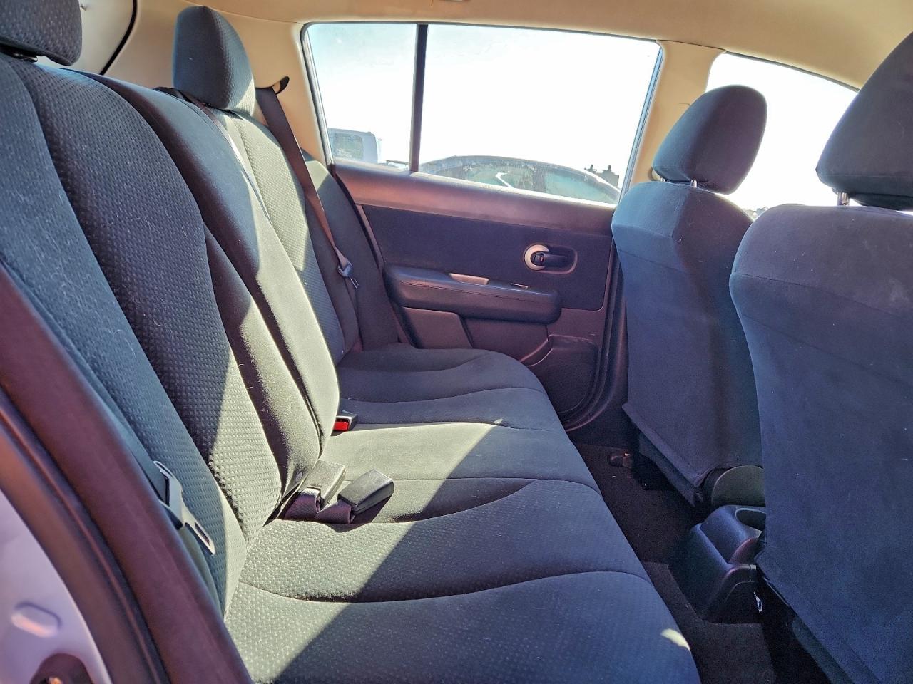 2011 NISSAN VERSA S photo 10