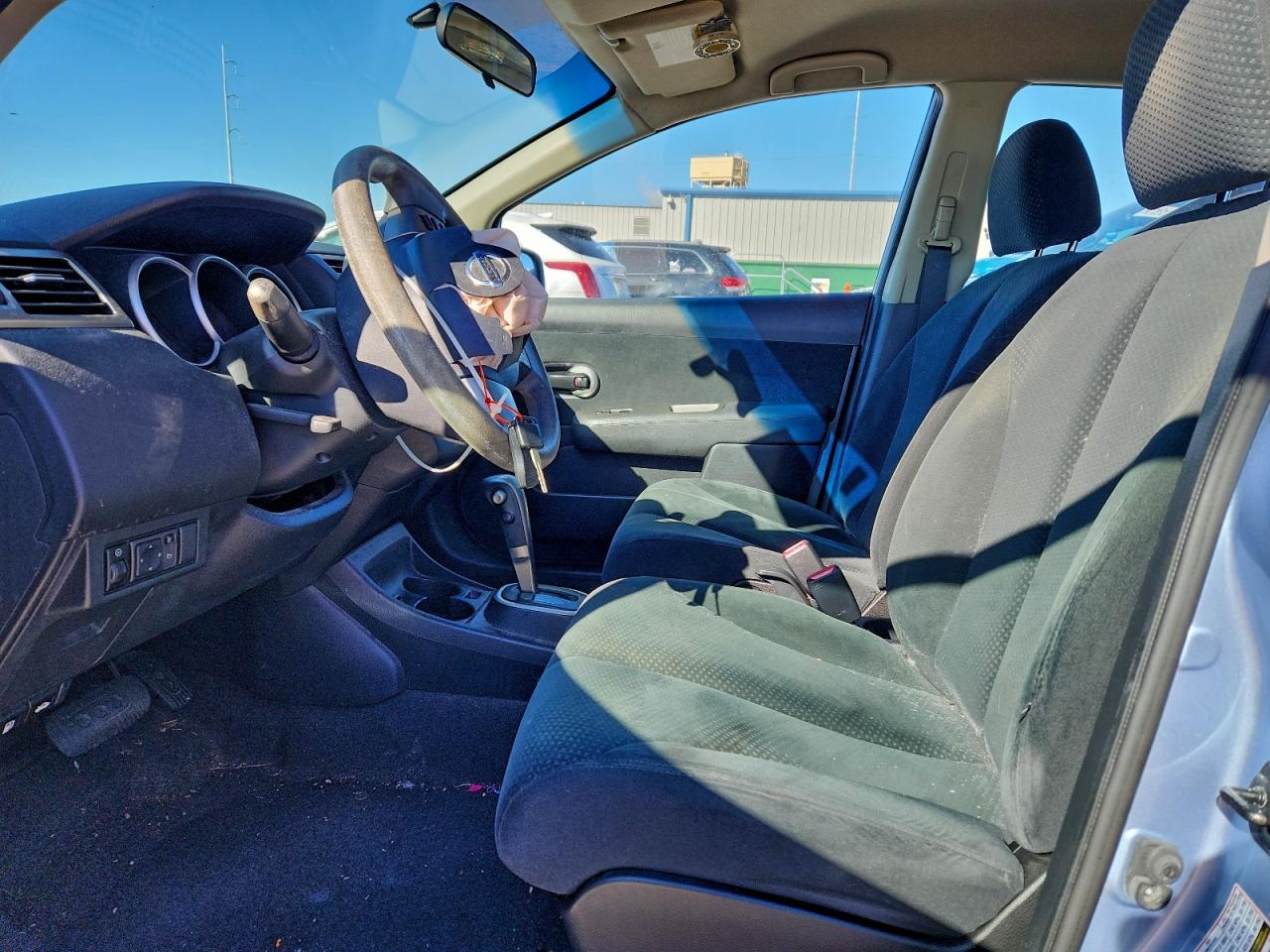 2011 NISSAN VERSA S photo 7