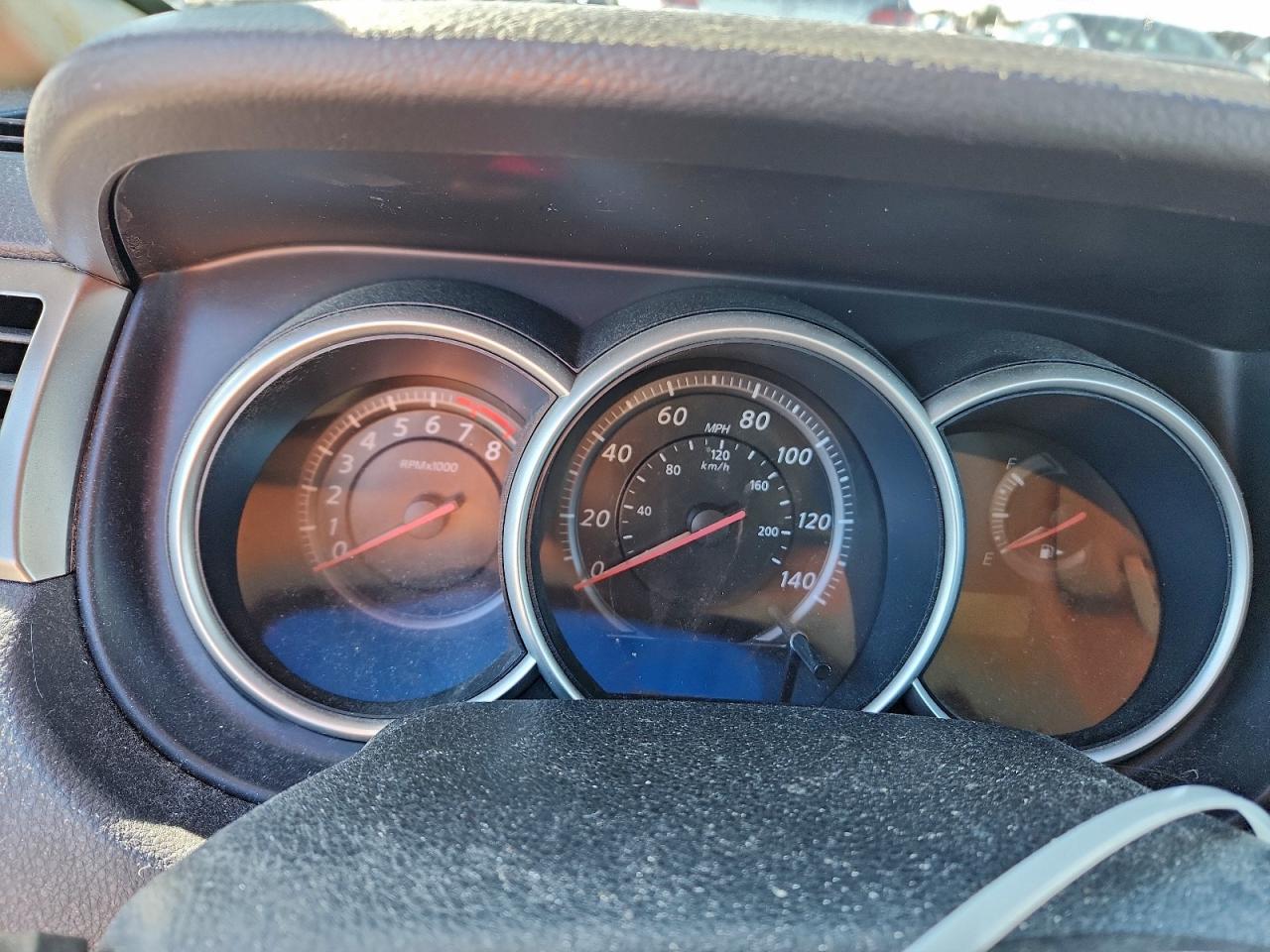 2011 NISSAN VERSA S photo 9