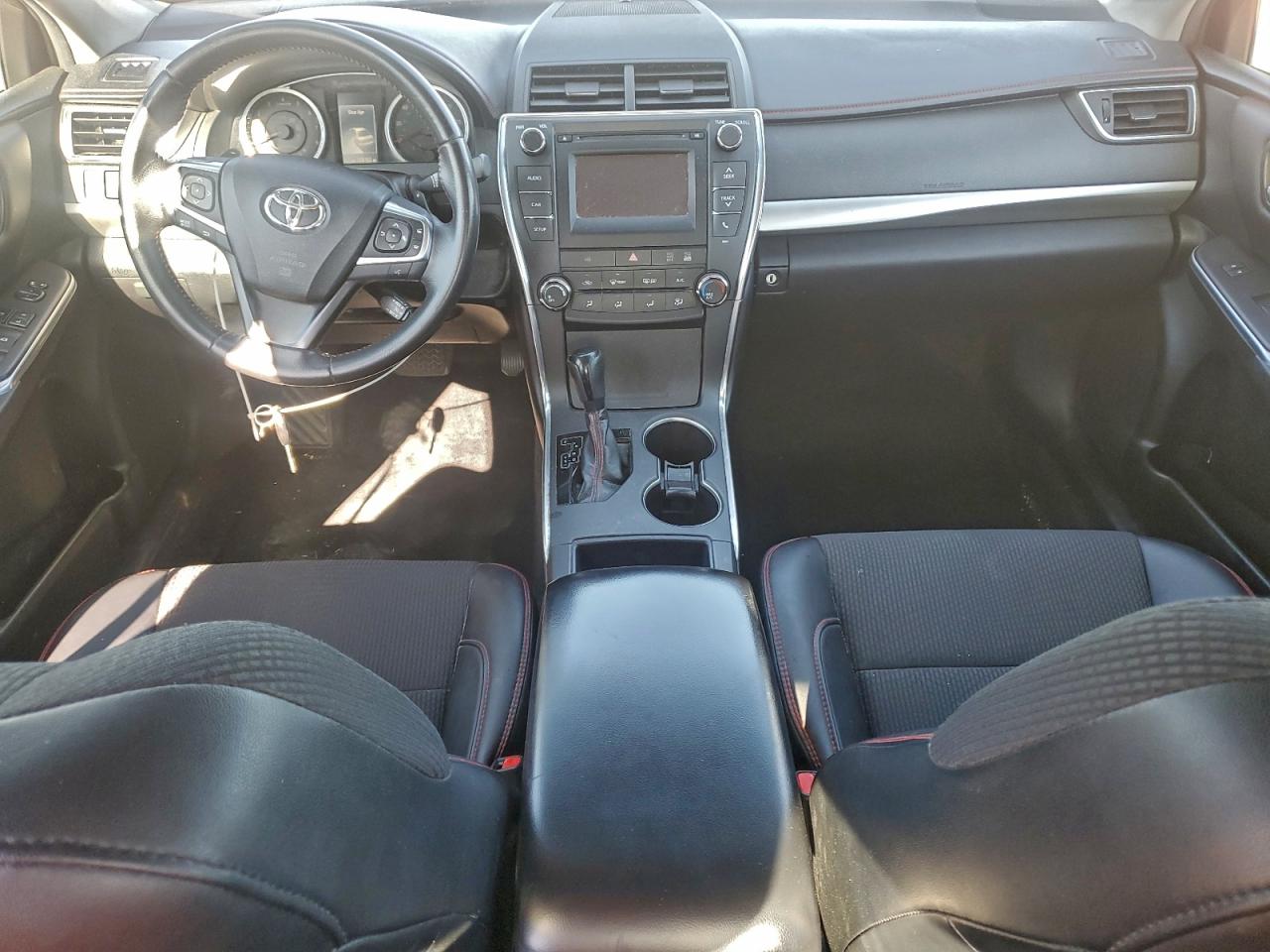 2017 TOYOTA CAMRY LE photo 8