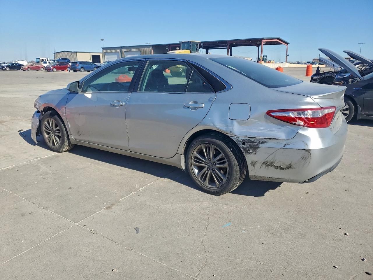 2017 TOYOTA CAMRY LE photo 2