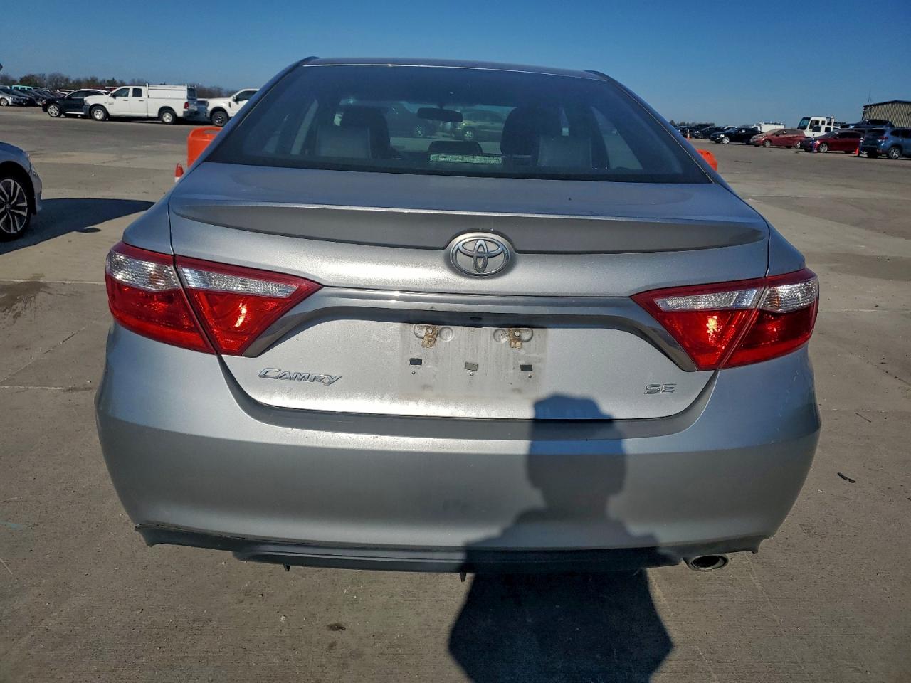 2017 TOYOTA CAMRY LE photo 6
