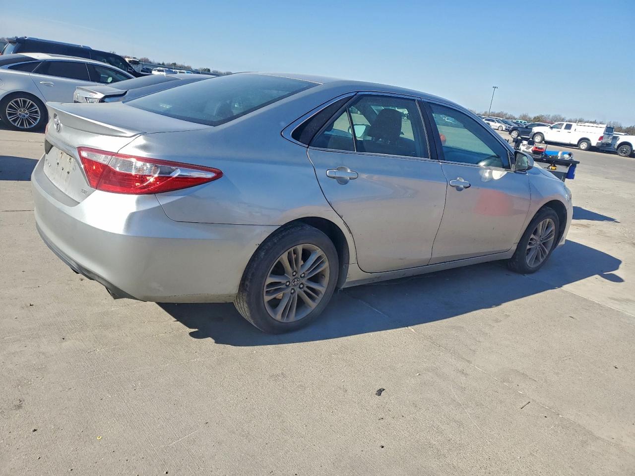 2017 TOYOTA CAMRY LE photo 3