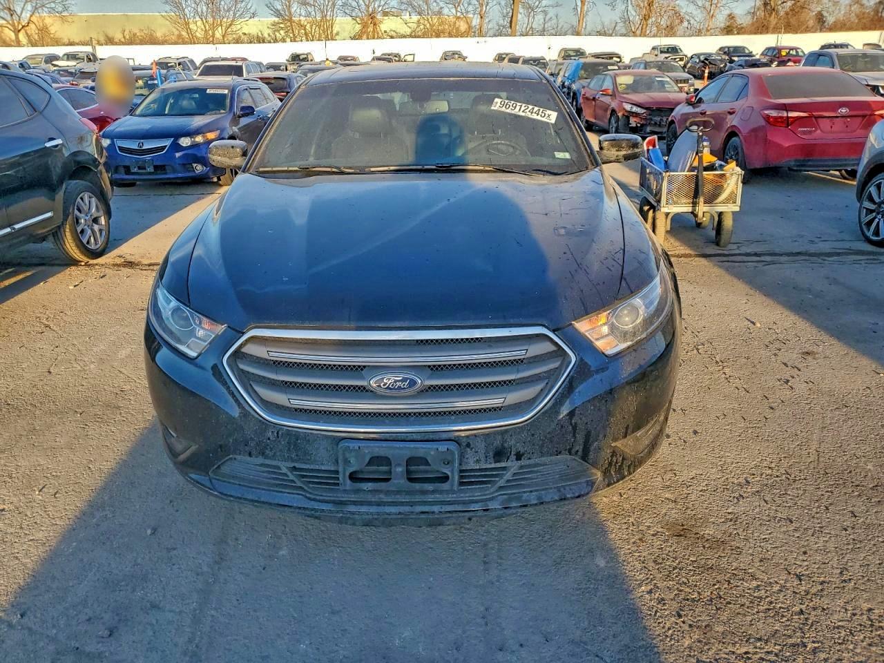 2018 FORD TAURUS SEL photo 9