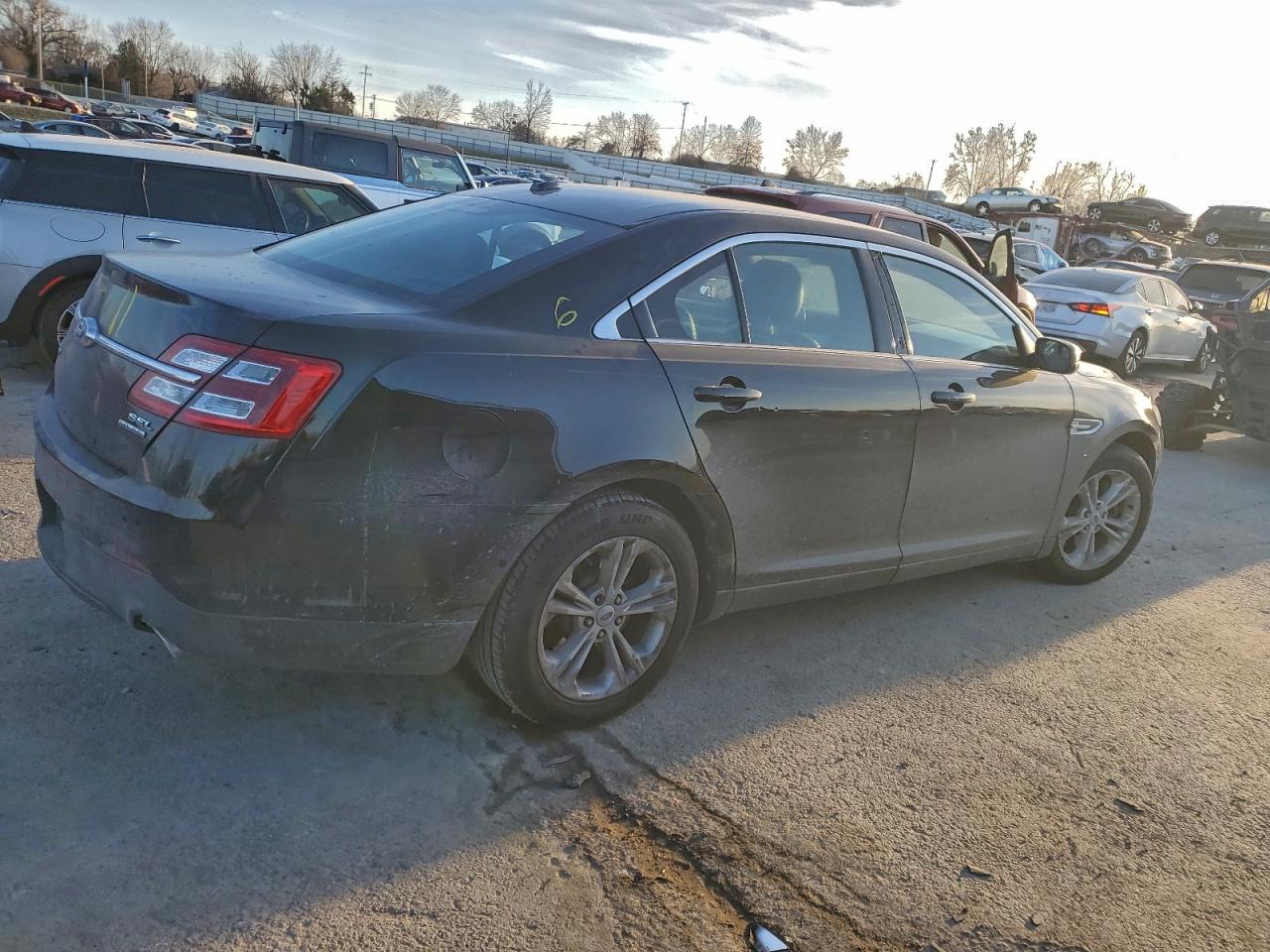 2018 FORD TAURUS SEL photo 5