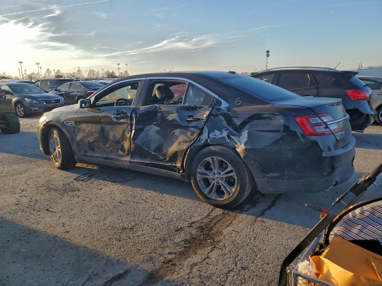 2018 FORD TAURUS SEL photo 3