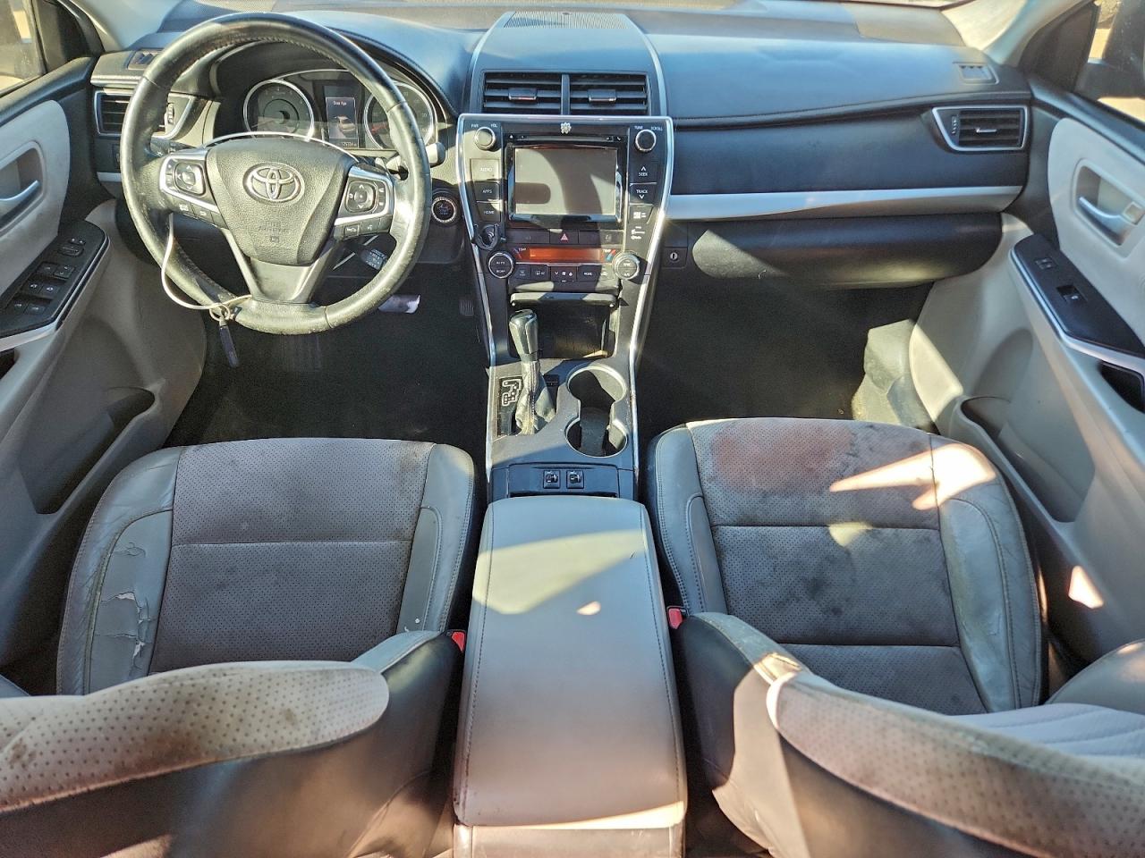 2015 TOYOTA CAMRY LE photo 8