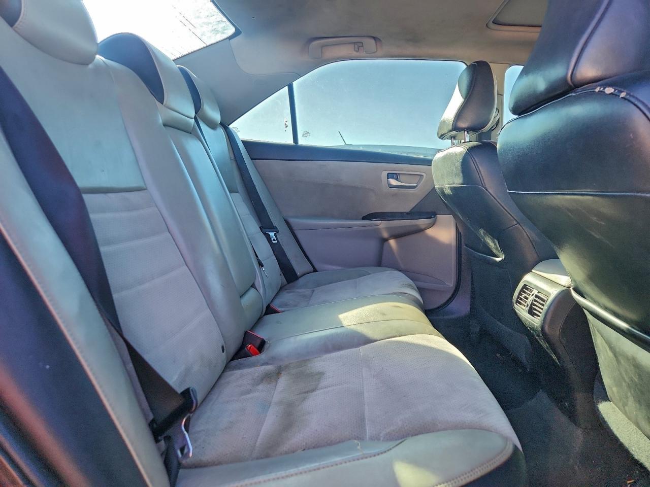 2015 TOYOTA CAMRY LE photo 10