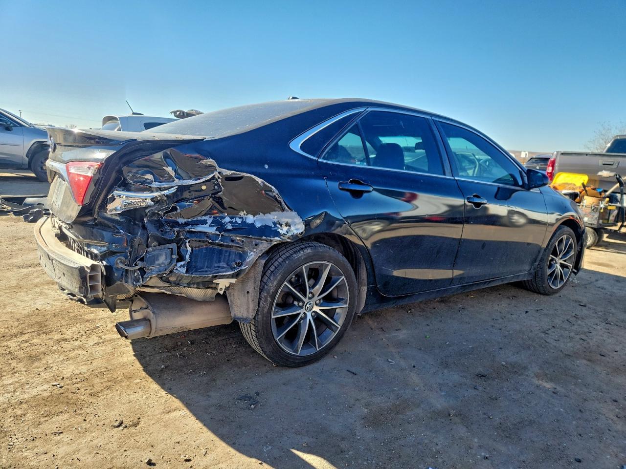 2015 TOYOTA CAMRY LE photo 3