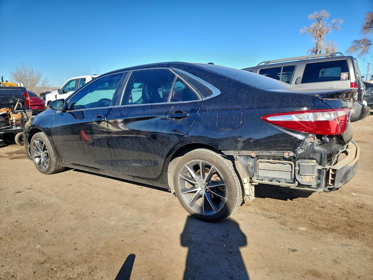 2015 TOYOTA CAMRY LE photo 2