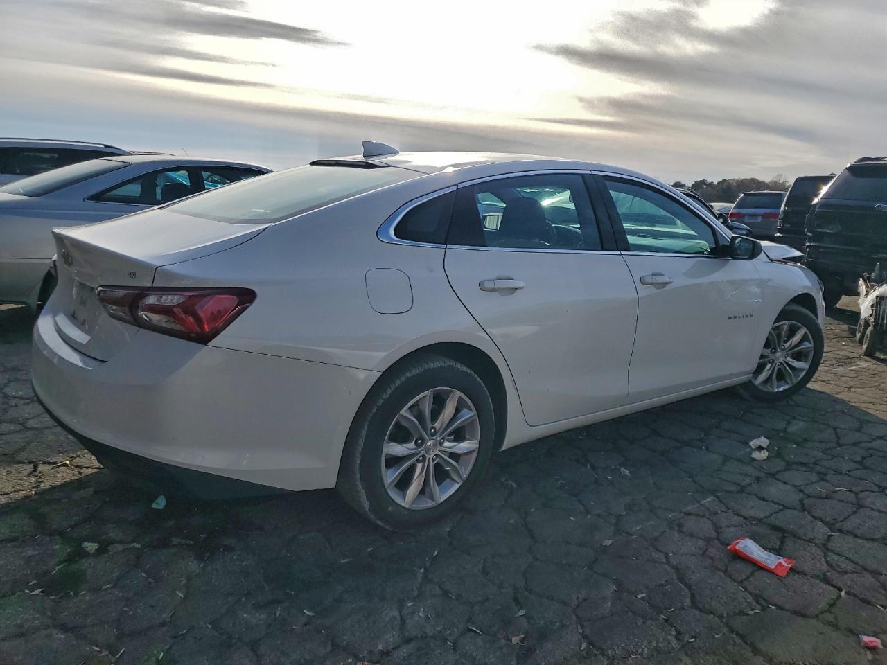 2022 CHEVROLET MALIBU LT photo 3