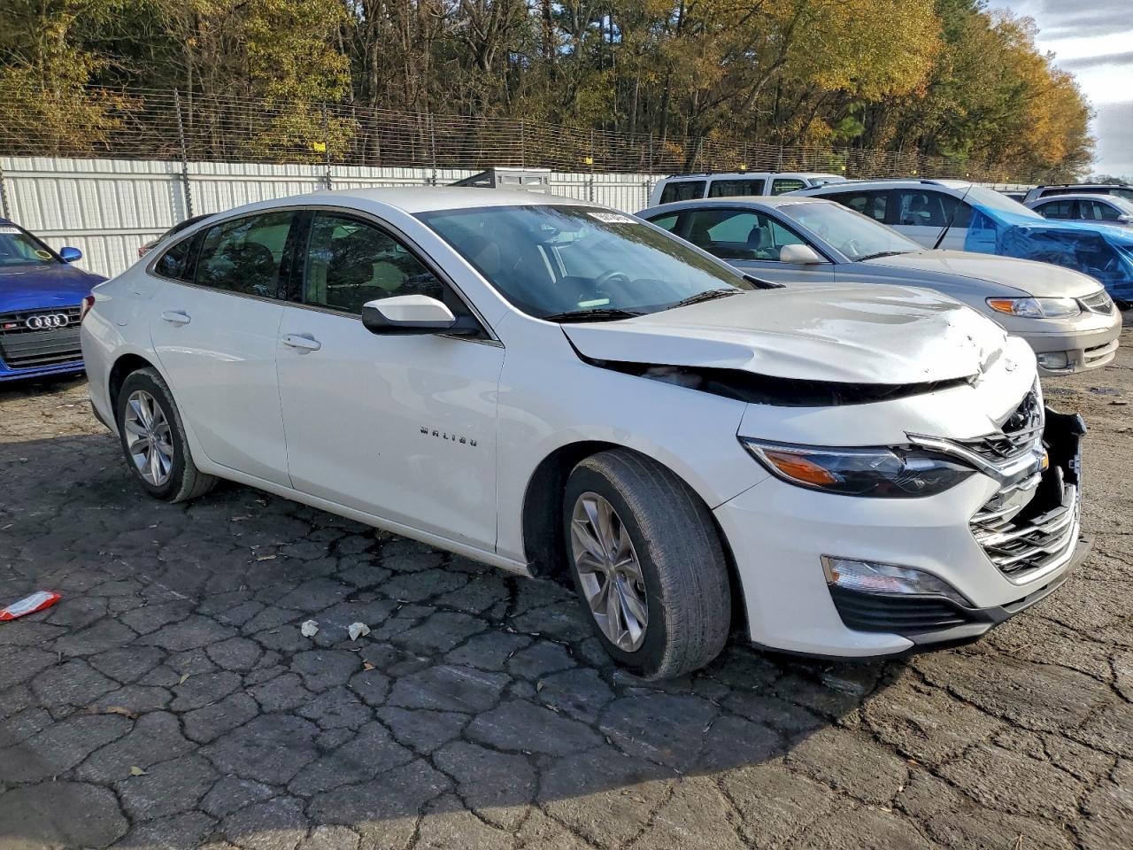 2022 CHEVROLET MALIBU LT photo 4