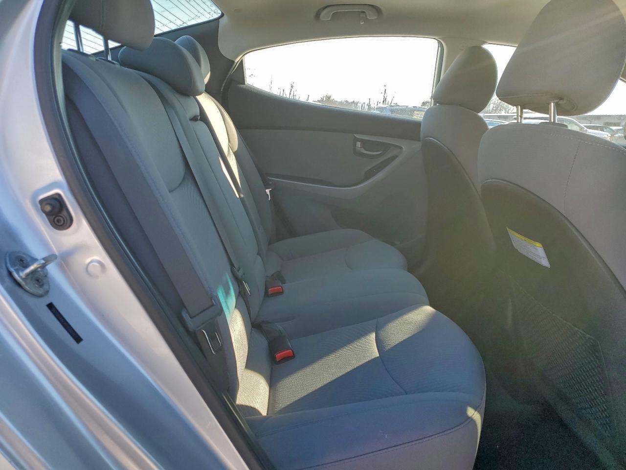 2015 HYUNDAI ELANTRA SE photo 10