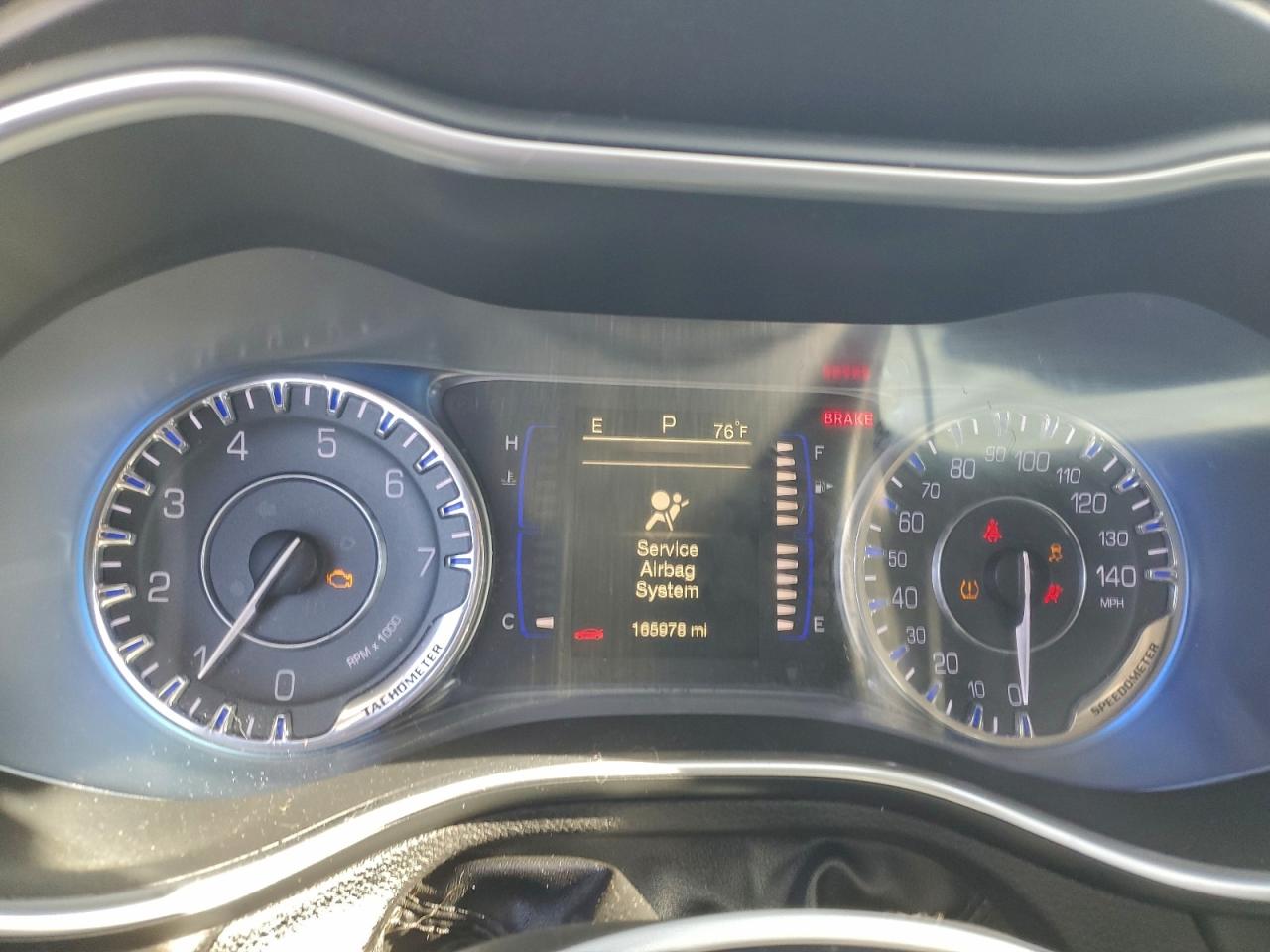 2016 CHRYSLER 200 LX photo 9