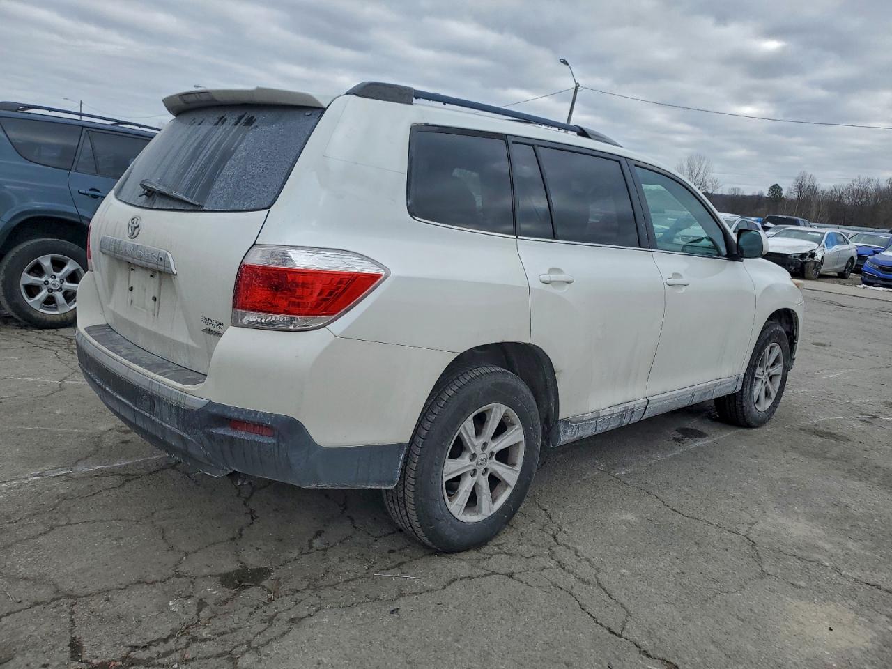 2012 TOYOTA HIGHLANDER BASE photo 3