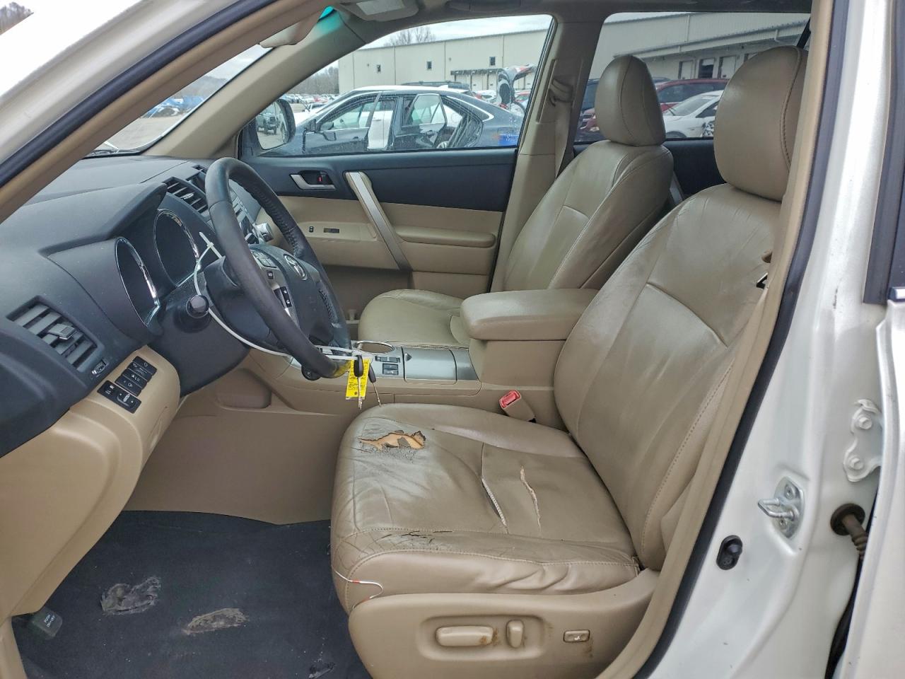 2012 TOYOTA HIGHLANDER BASE photo 7
