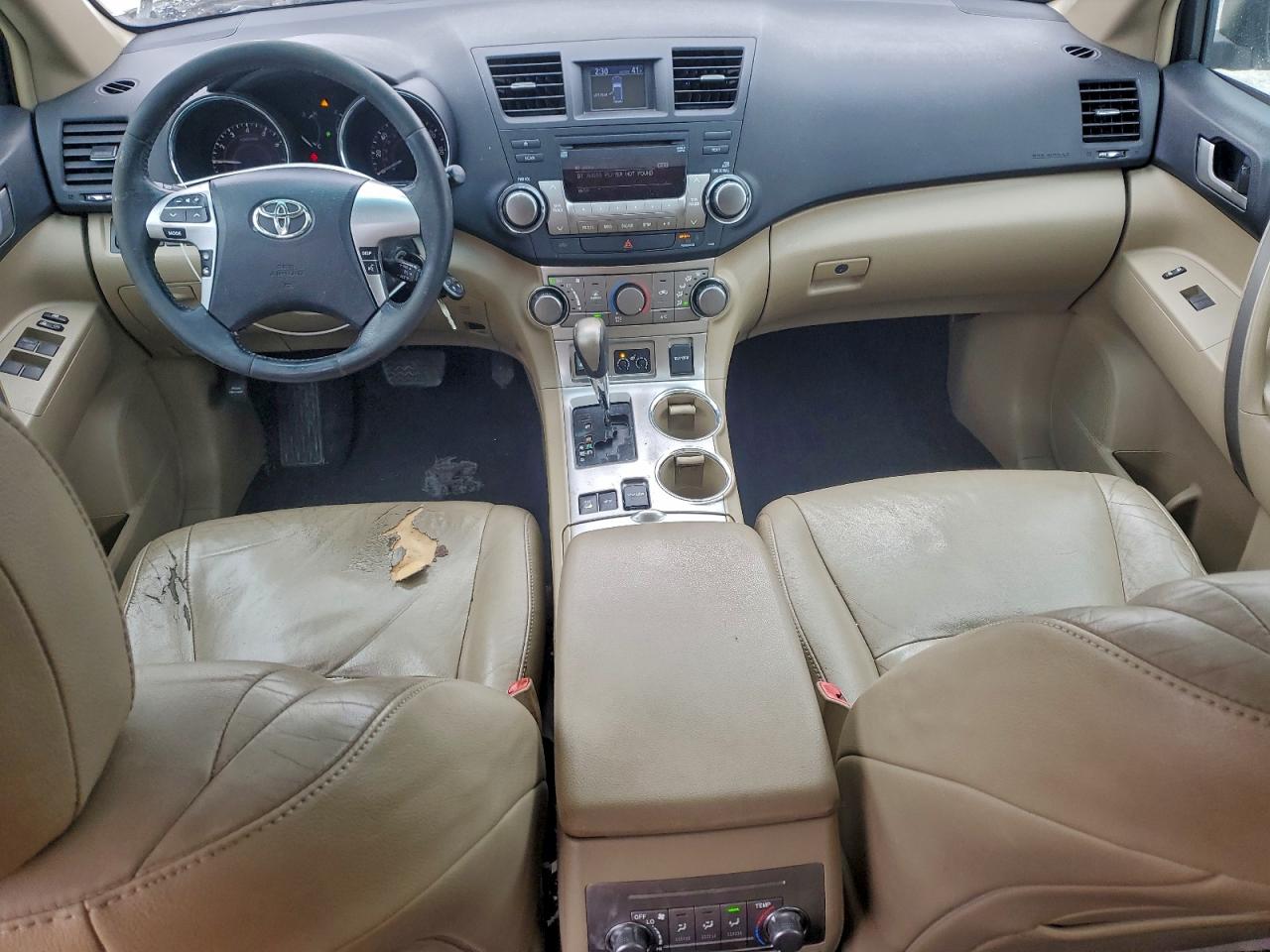 2012 TOYOTA HIGHLANDER BASE photo 8