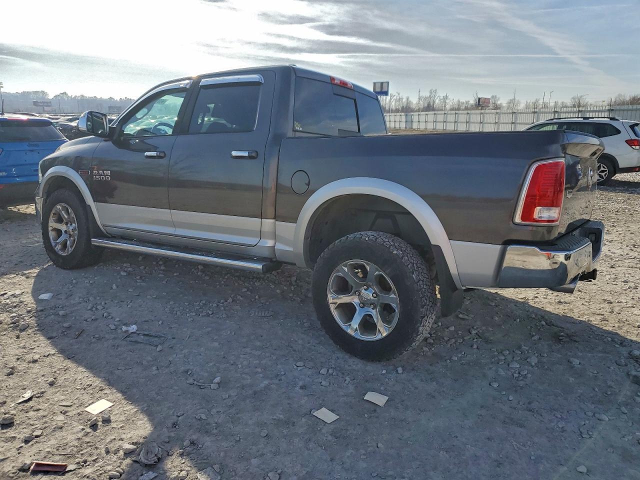 2015 RAM 1500 LARAMIE photo 2