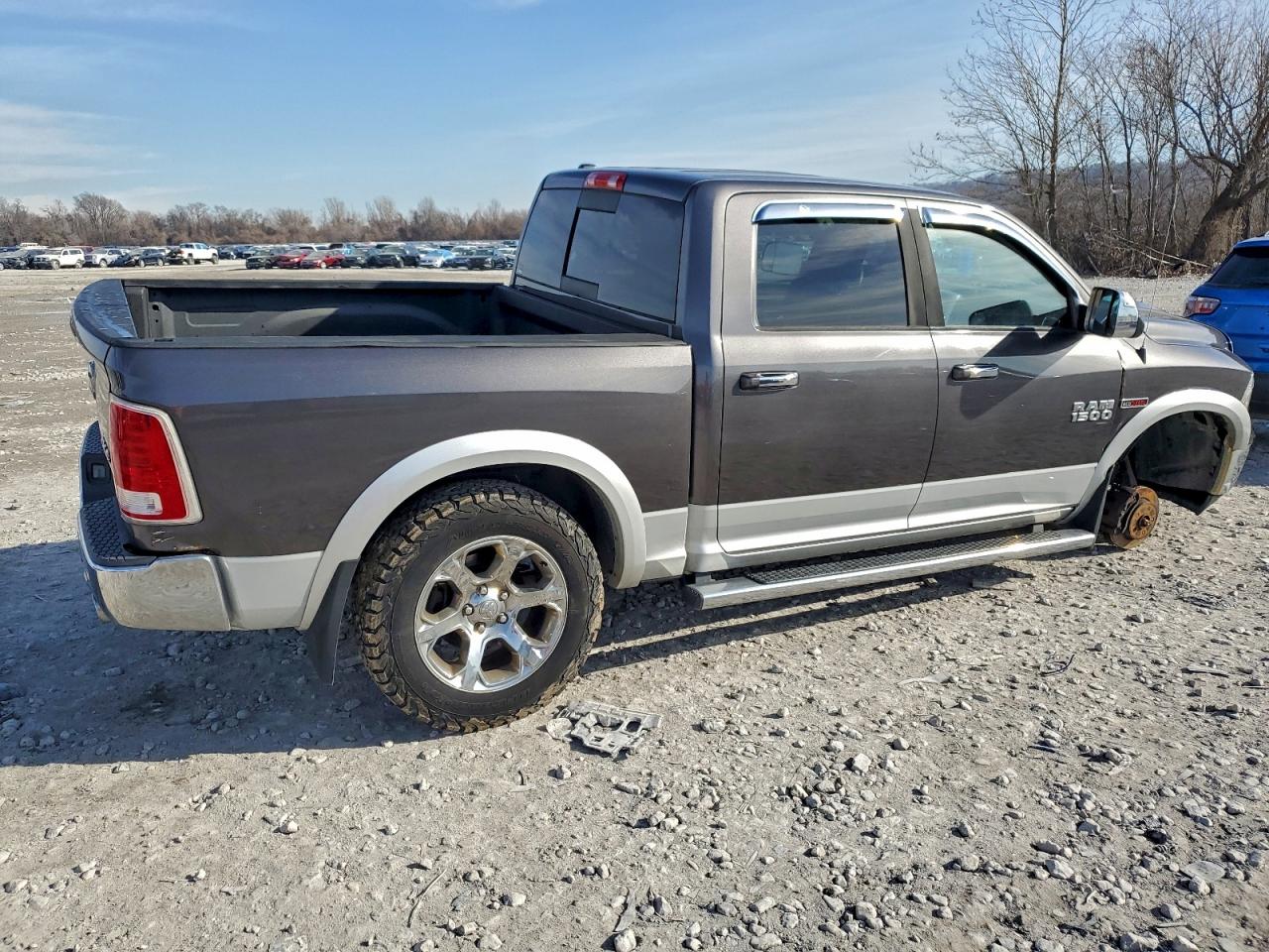 2015 RAM 1500 LARAMIE photo 3