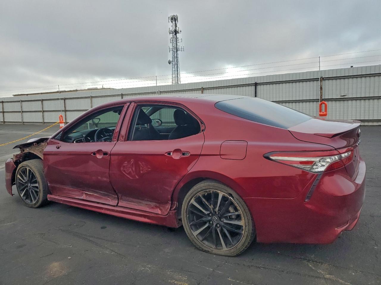 2018 TOYOTA CAMRY XSE photo 2