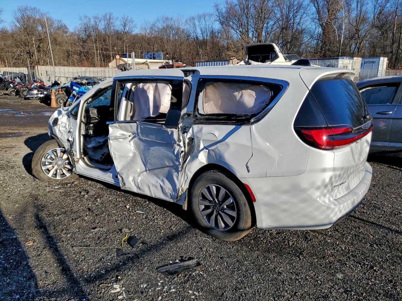2024 CHRYSLER PACIFICA HYBRID SELECT photo 2