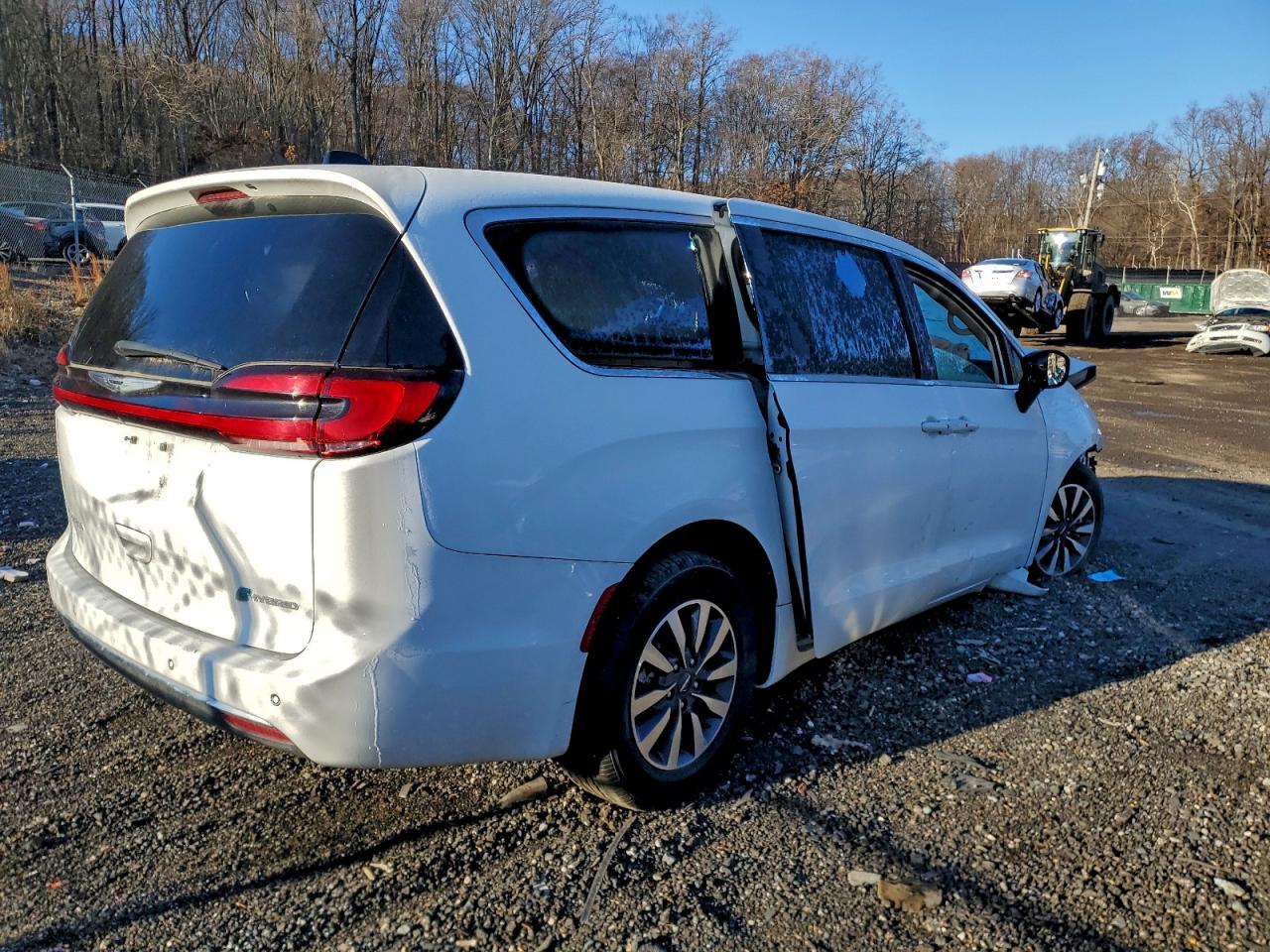 2024 CHRYSLER PACIFICA HYBRID SELECT photo 3