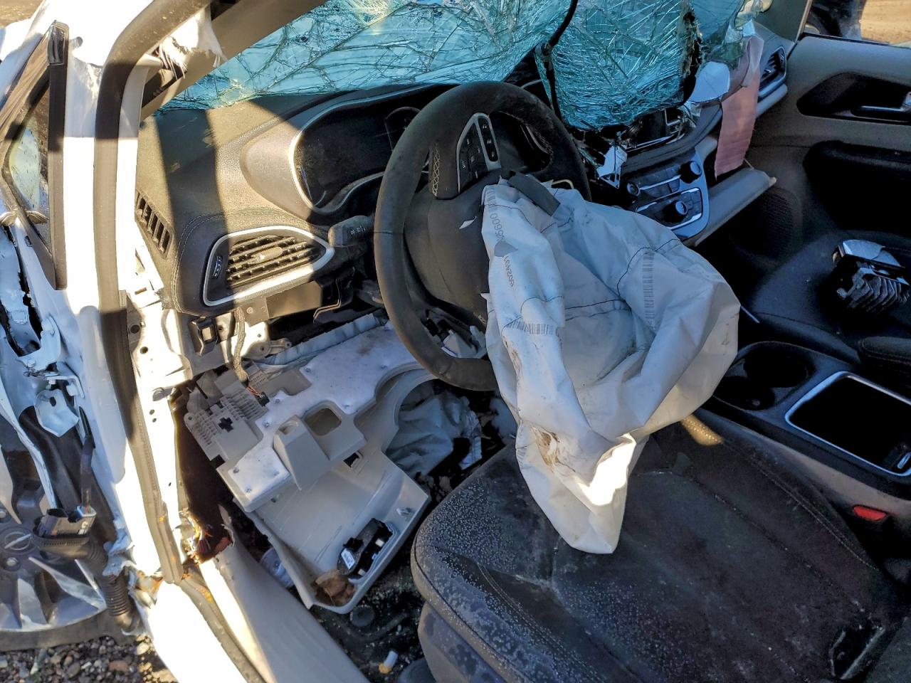 2024 CHRYSLER PACIFICA HYBRID SELECT photo 8