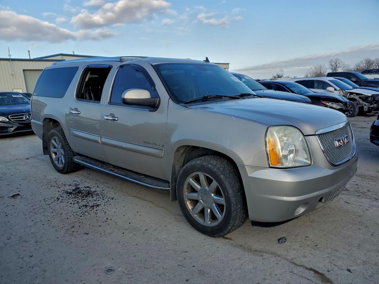 2007 GMC YUKON XL DENALI photo 4