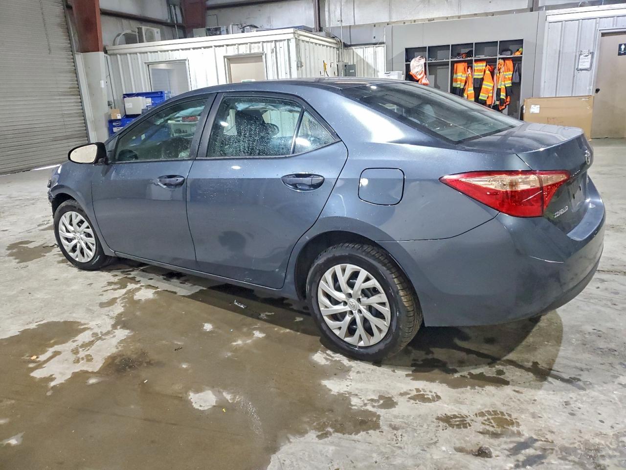 2019 TOYOTA COROLLA LE photo 2
