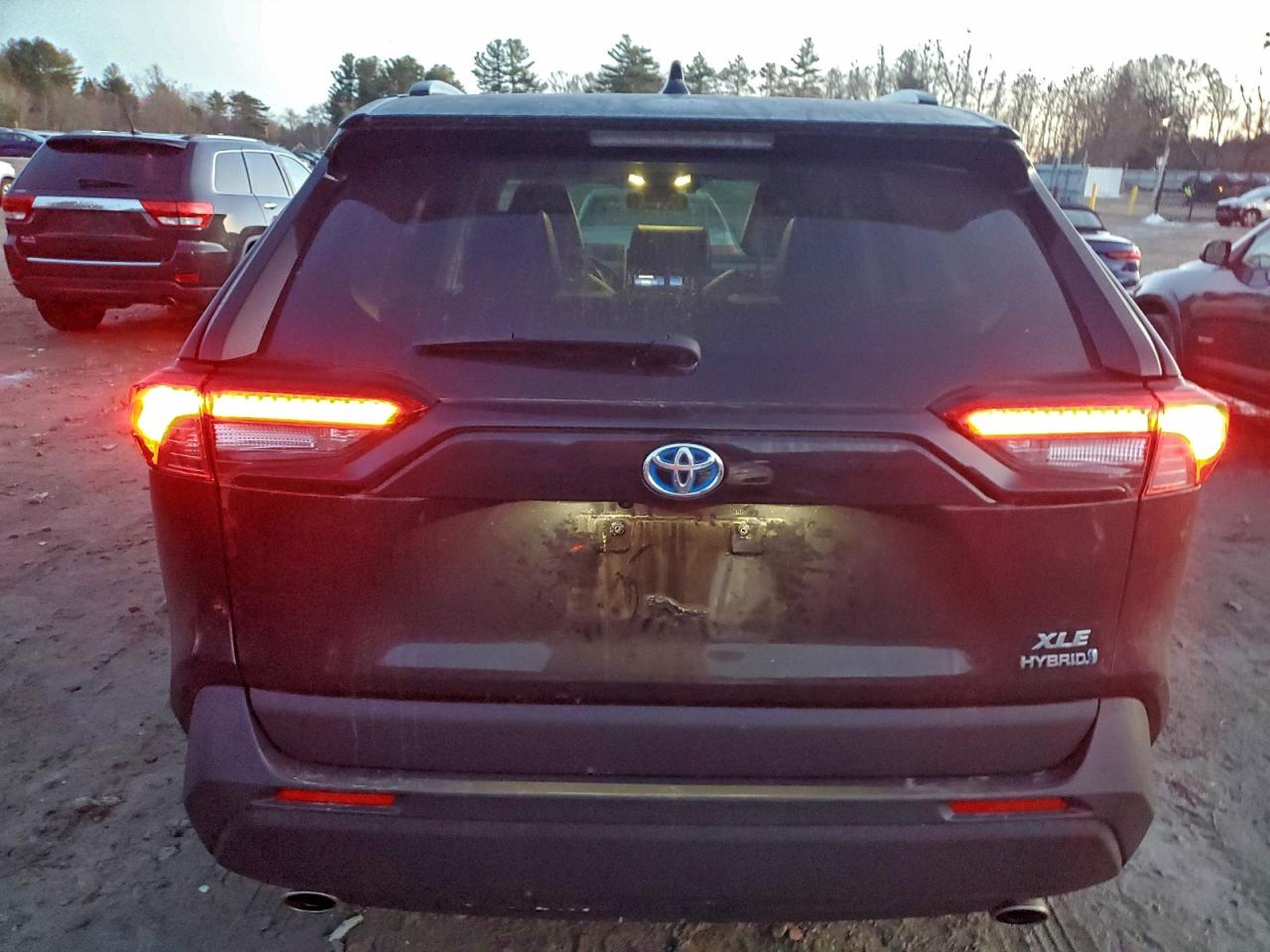 2022 TOYOTA RAV4 XLE PREMIUM photo 6