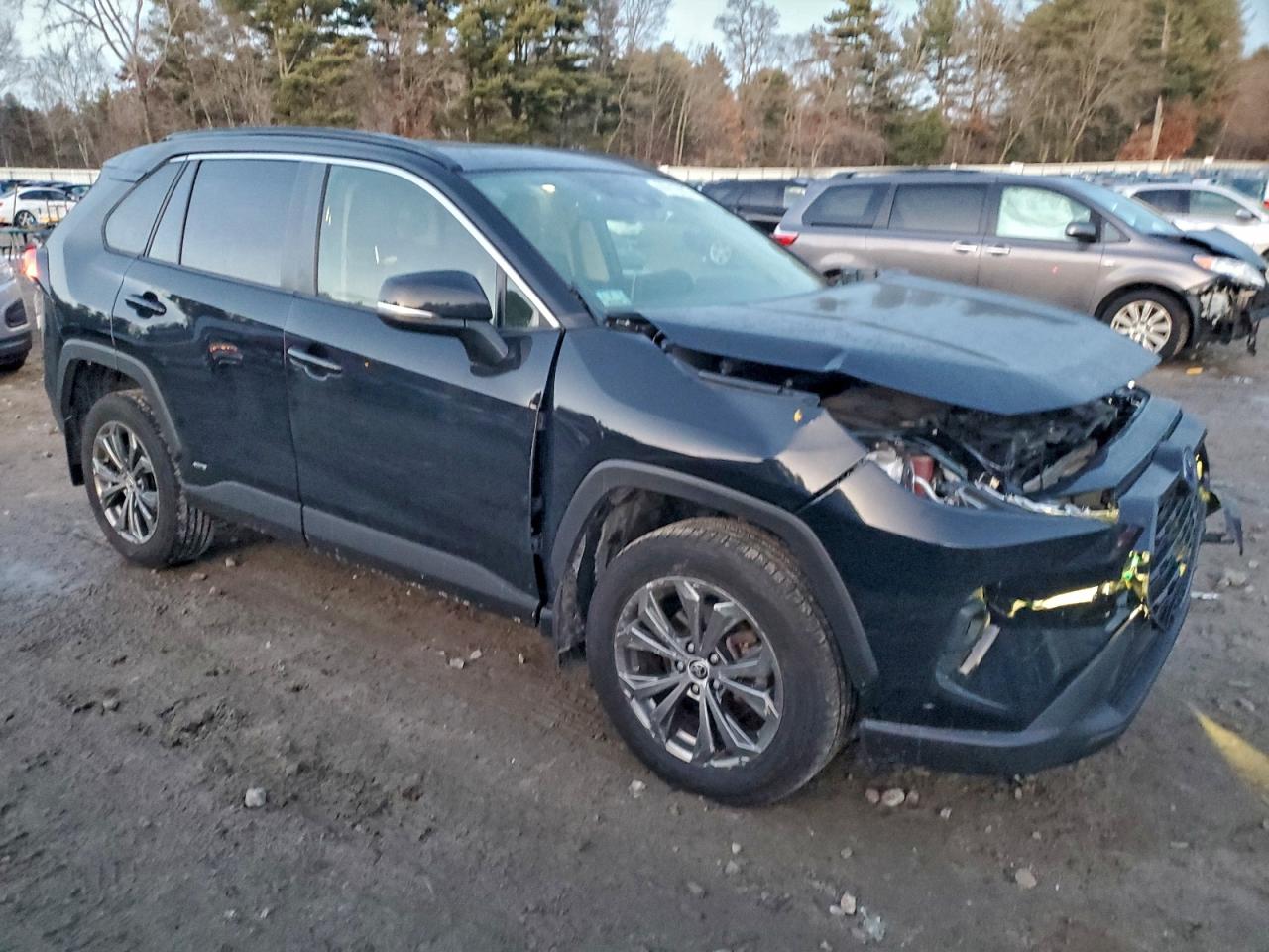 2022 TOYOTA RAV4 XLE PREMIUM photo 4