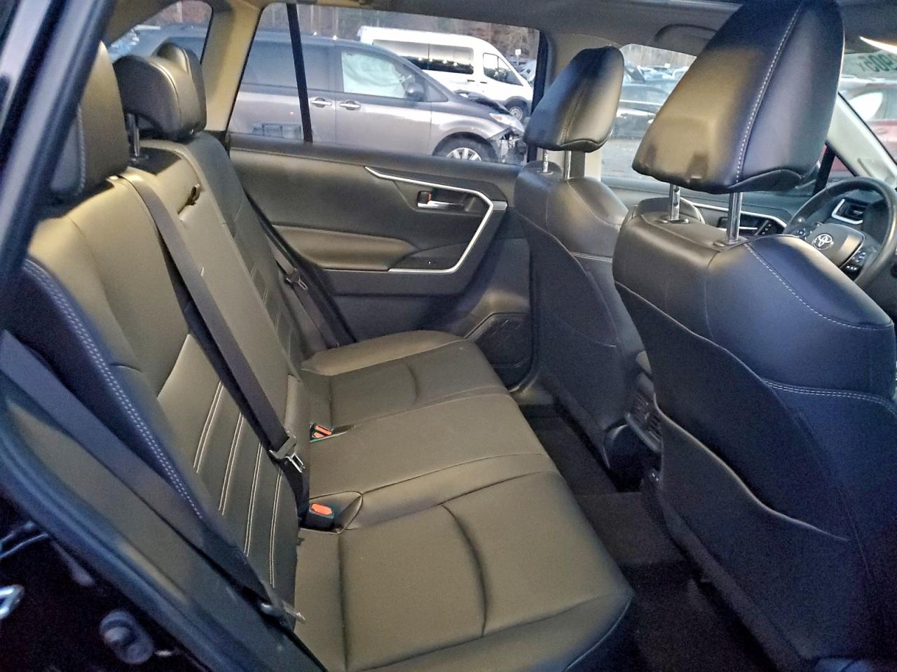 2022 TOYOTA RAV4 XLE PREMIUM photo 11