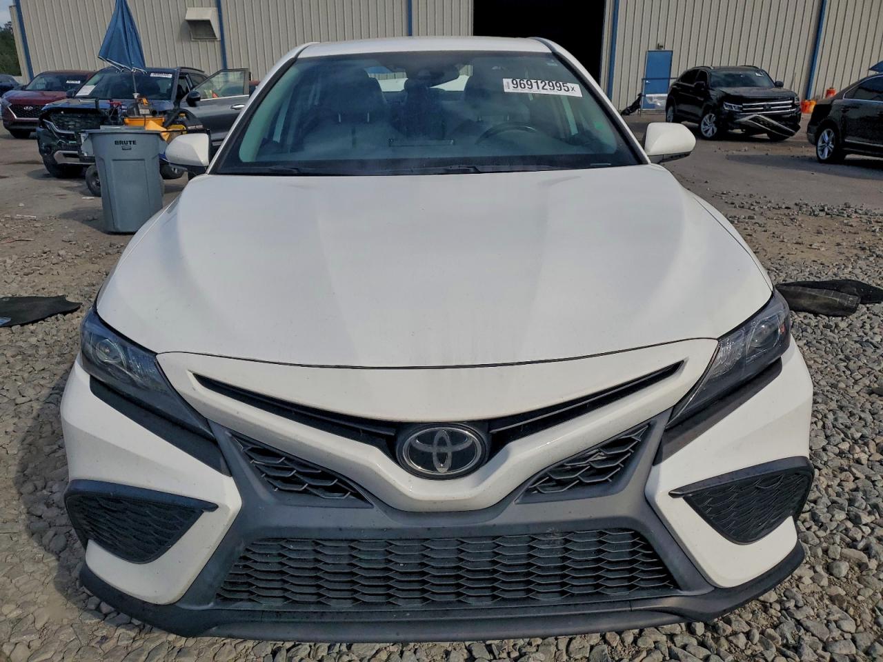 2022 TOYOTA CAMRY SE photo 5