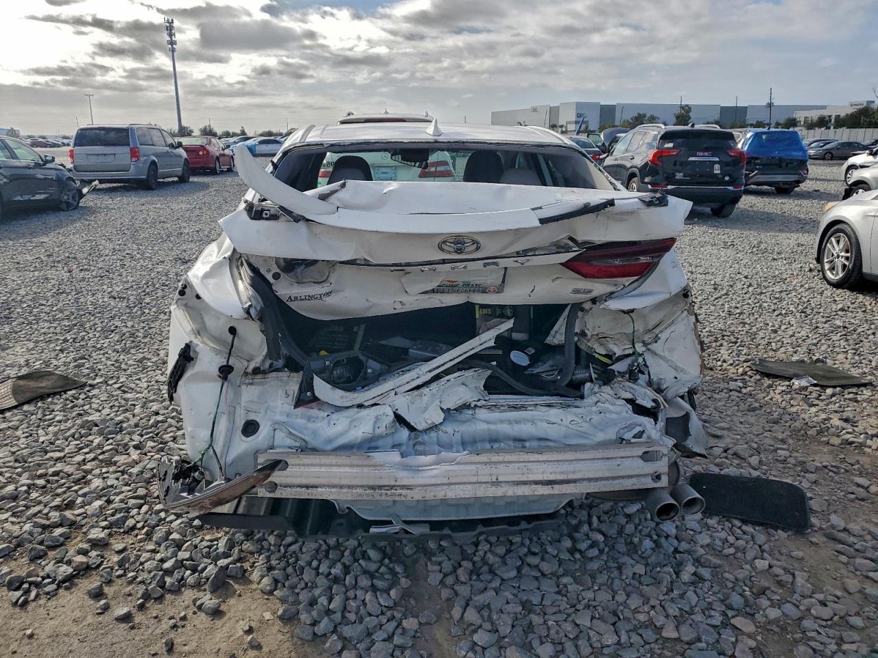 2022 TOYOTA CAMRY SE photo 6