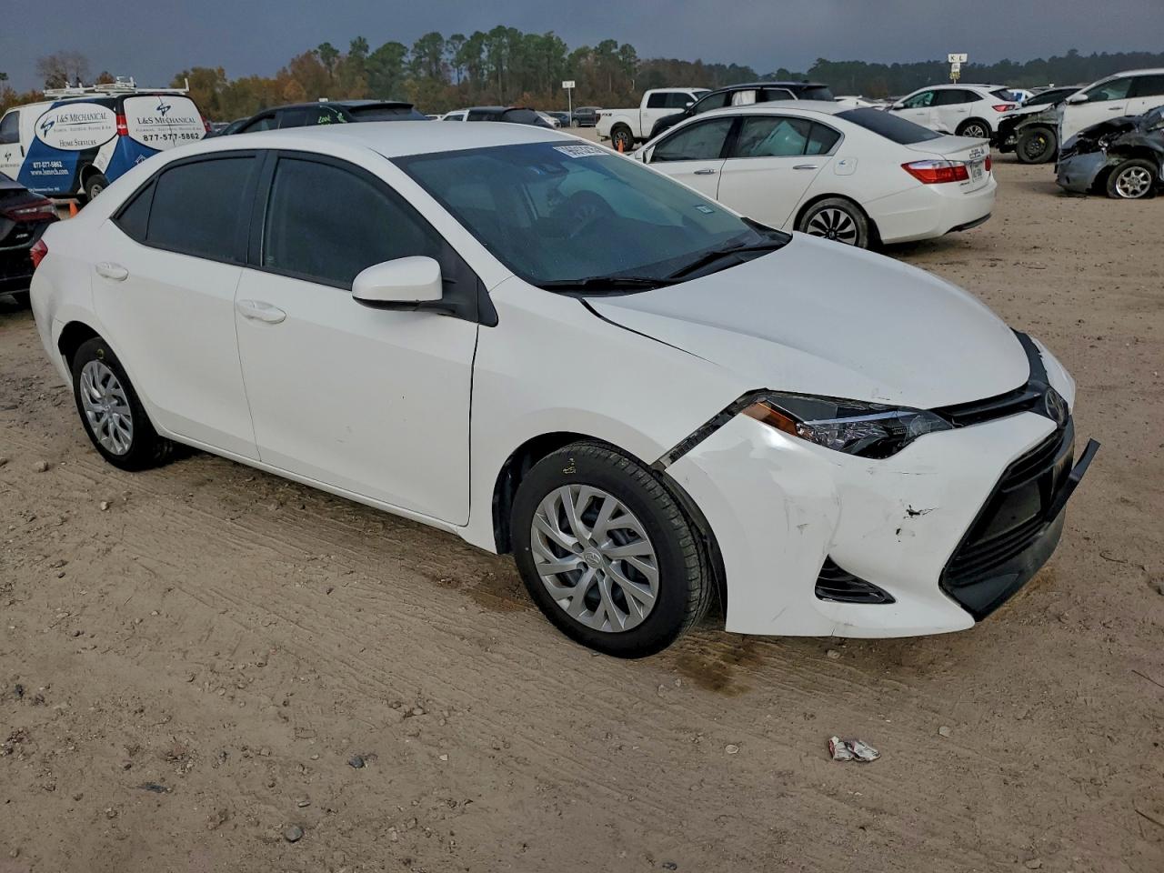 2017 TOYOTA COROLLA L photo 4