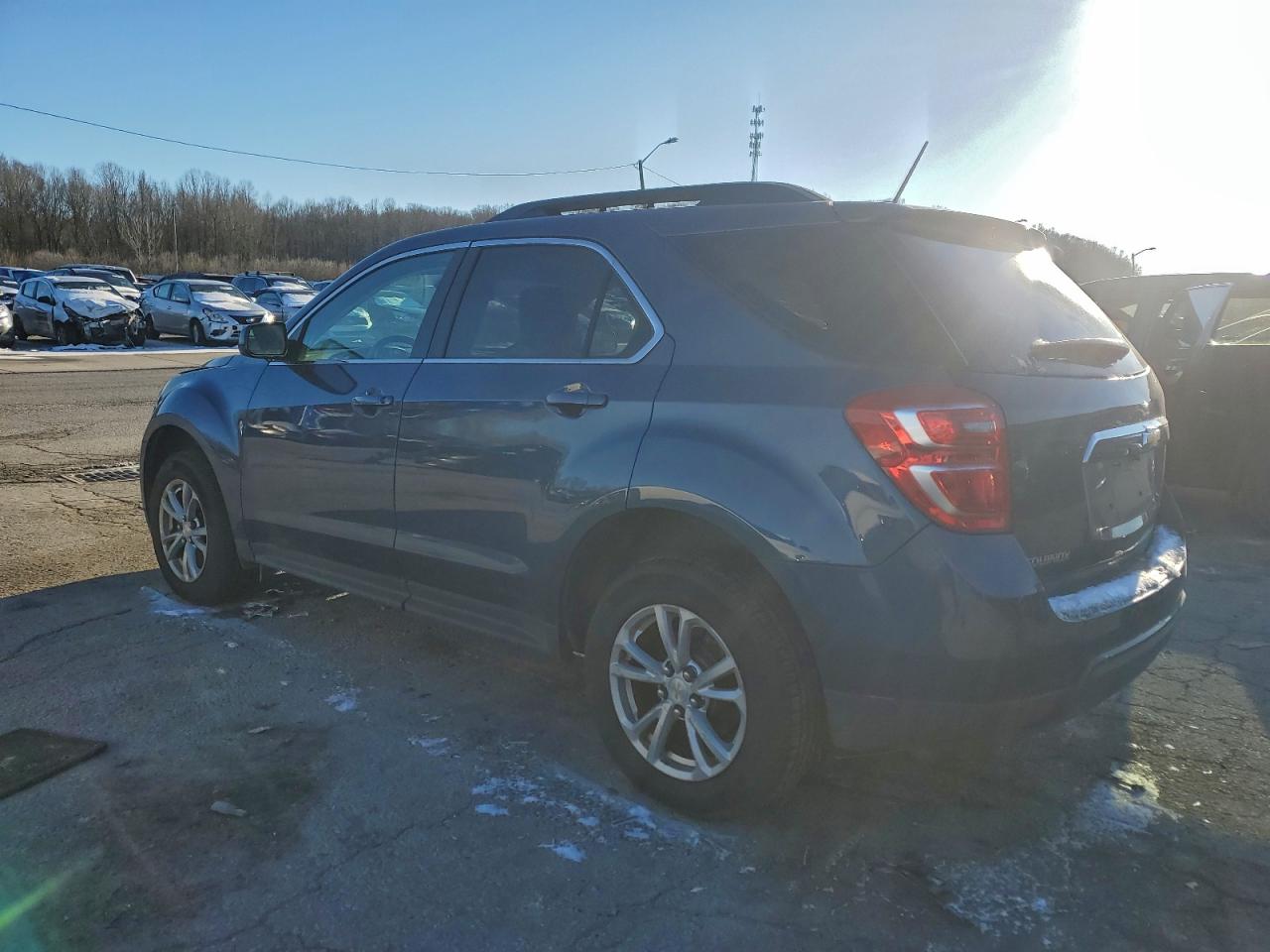 2017 CHEVROLET EQUINOX LT photo 2