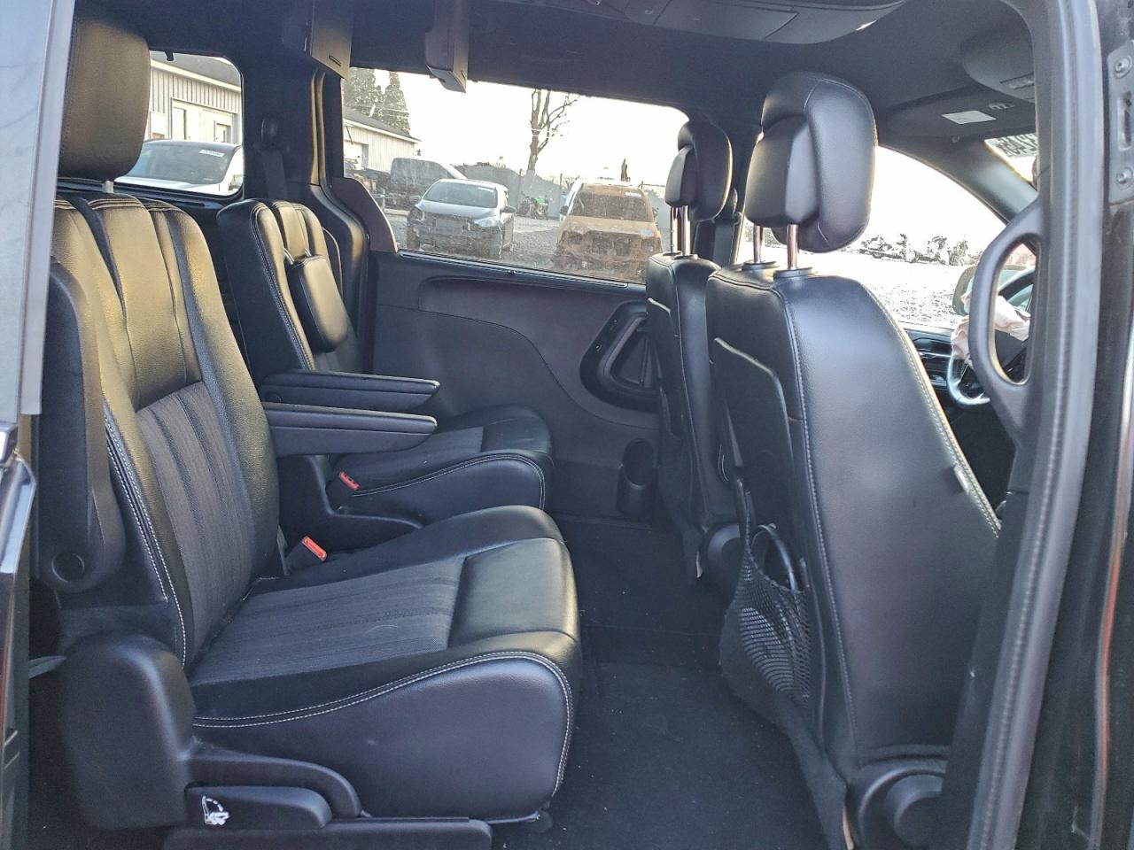 2015 CHRYSLER TOWN & COUNTRY S photo 11
