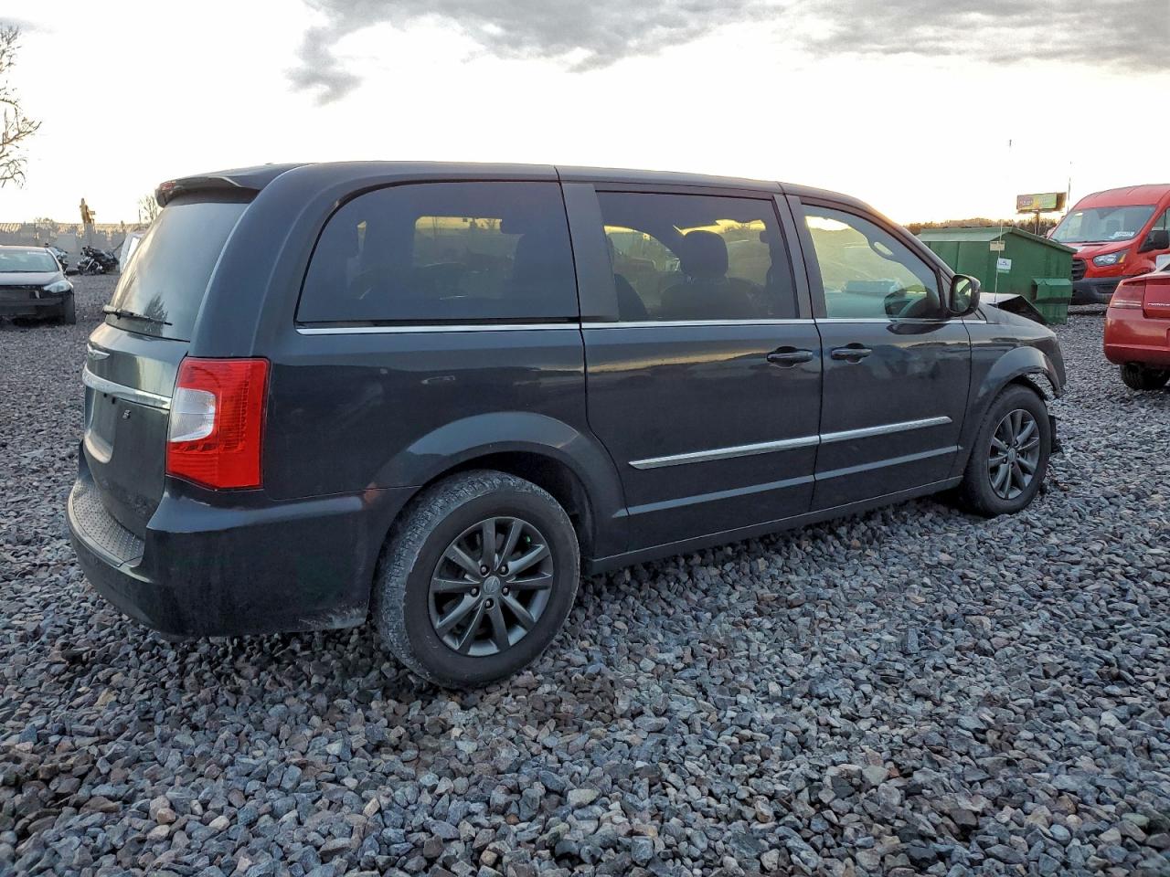 2015 CHRYSLER TOWN & COUNTRY S photo 3