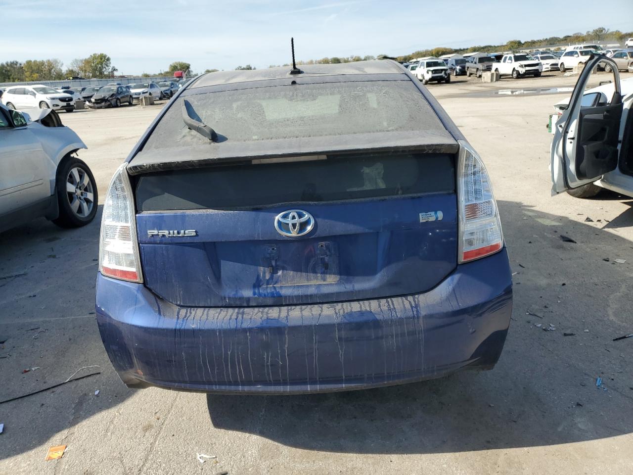2011 TOYOTA PRIUS photo 6