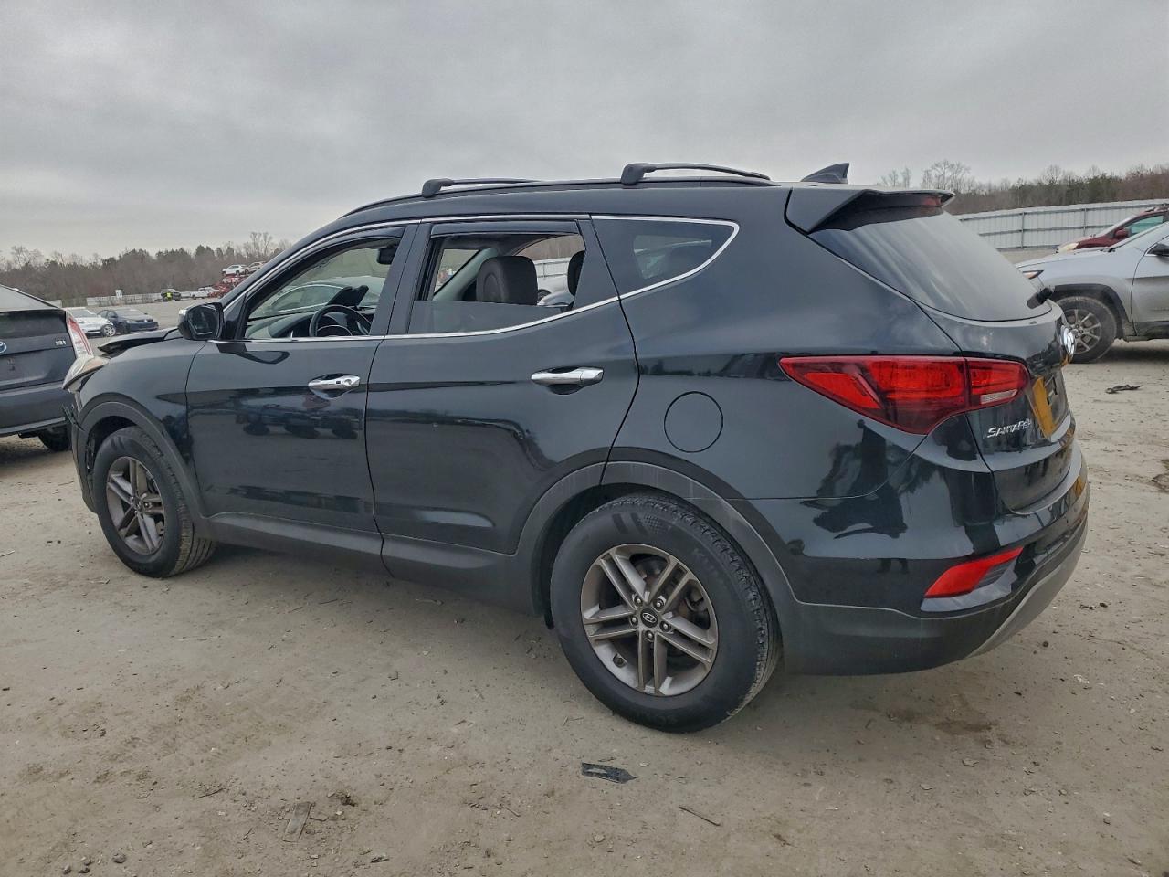 2017 HYUNDAI SANTA FE SPORT photo 2