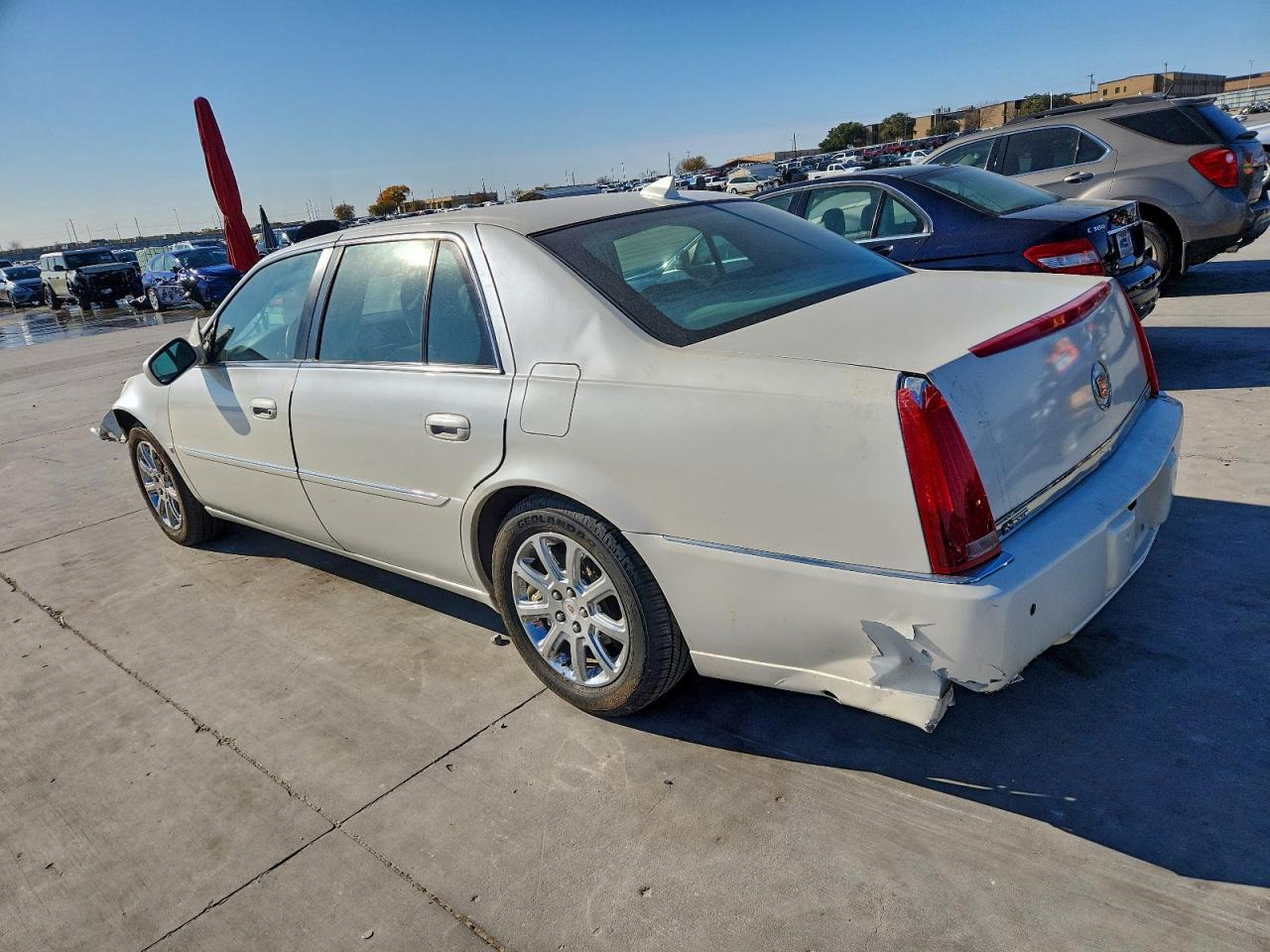 2009 CADILLAC DTS photo 5